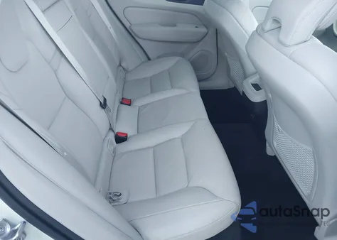 2021 Volvo Xc60 T5 Momentum z USA, uszkodzony, nr VIN YV4102DK4M1855101